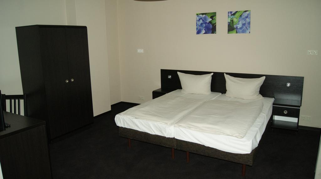 Hotel Pension Eberty Βερολίνο Εξωτερικό φωτογραφία