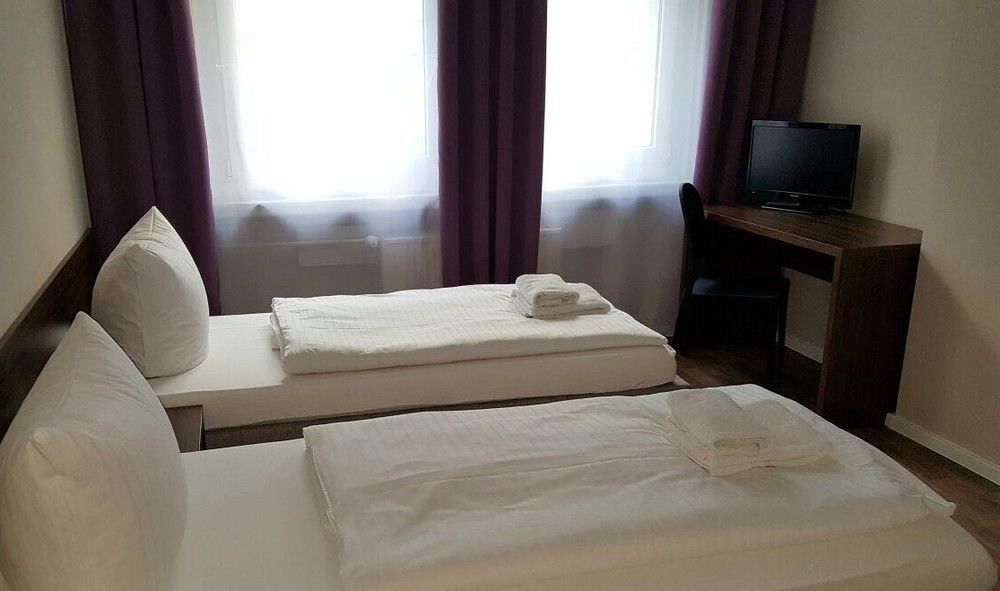 Hotel Pension Eberty Βερολίνο Εξωτερικό φωτογραφία