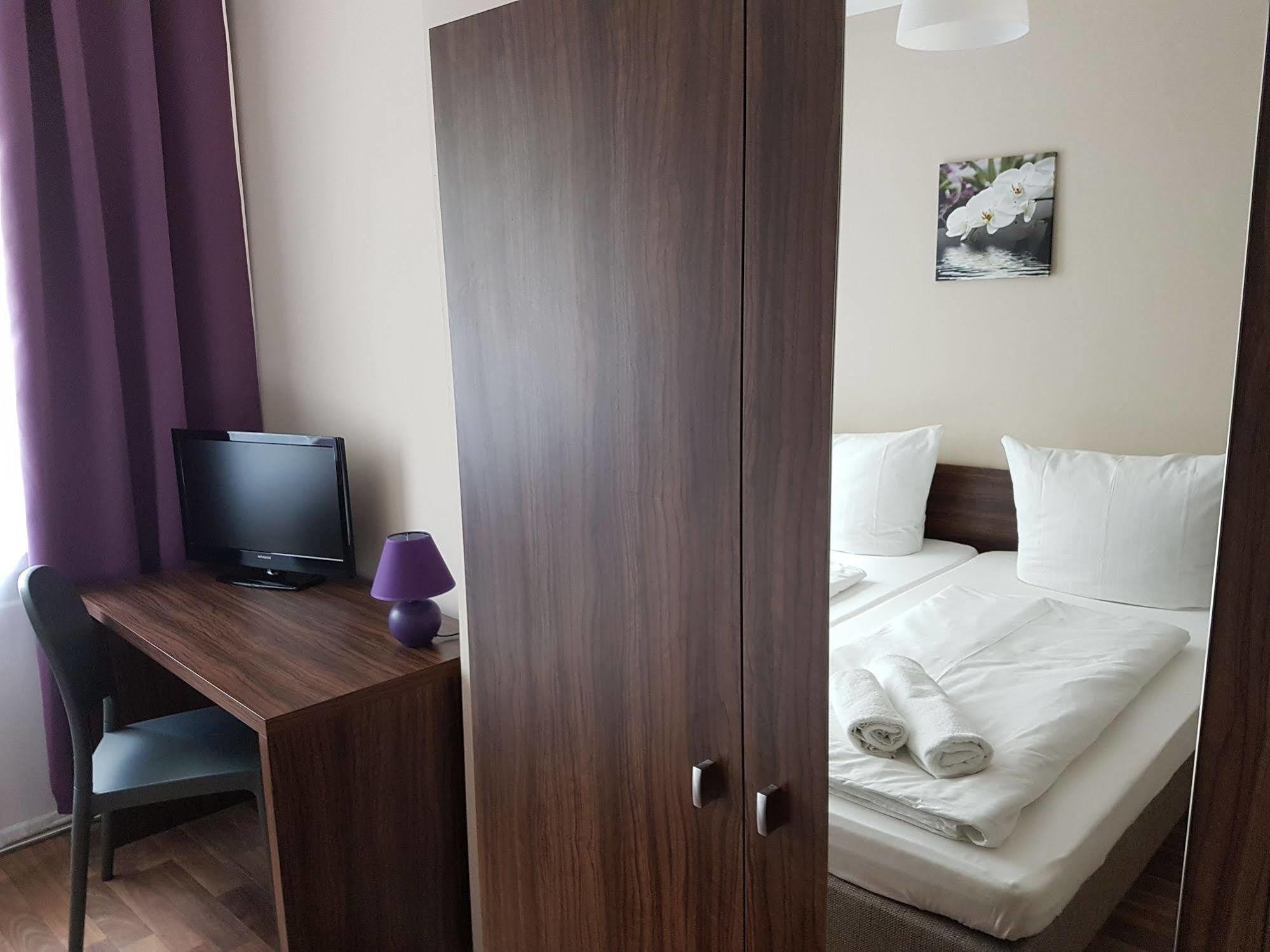 Hotel Pension Eberty Βερολίνο Εξωτερικό φωτογραφία