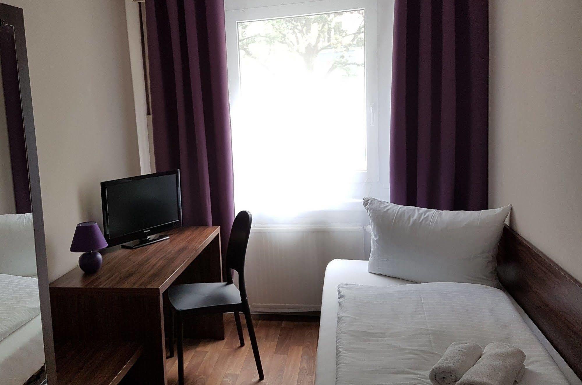 Hotel Pension Eberty Βερολίνο Εξωτερικό φωτογραφία