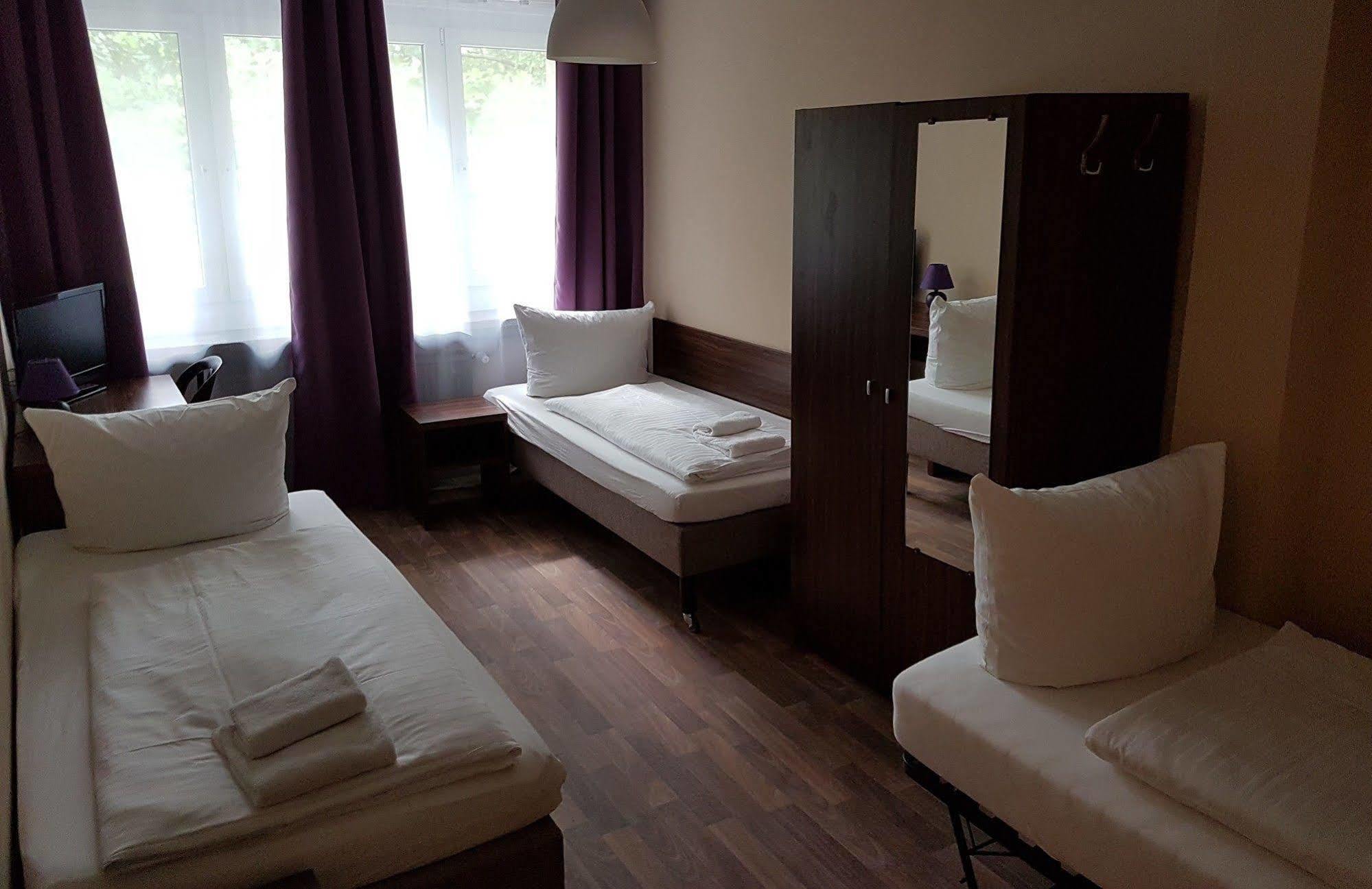 Hotel Pension Eberty Βερολίνο Εξωτερικό φωτογραφία
