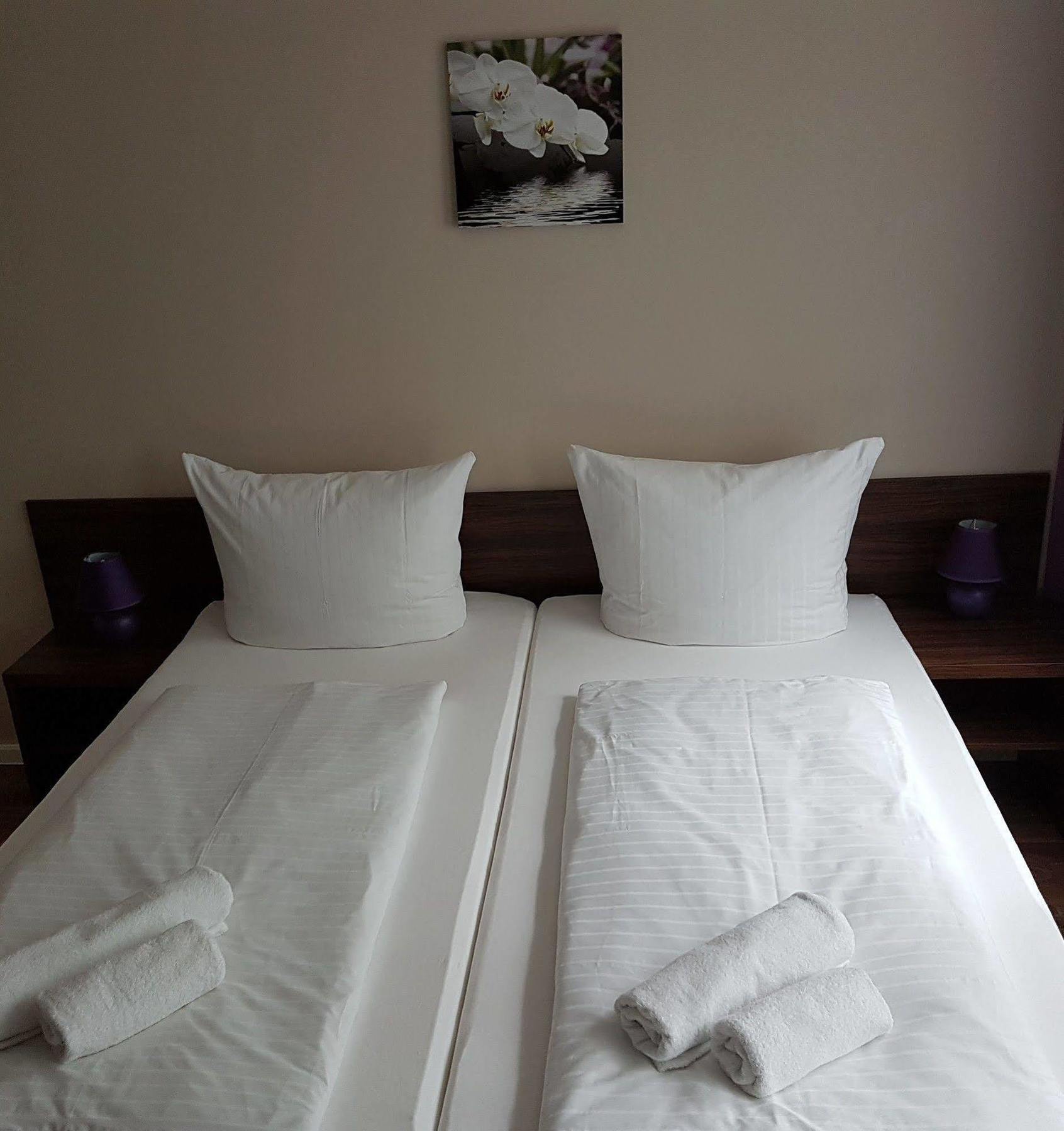 Hotel Pension Eberty Βερολίνο Εξωτερικό φωτογραφία