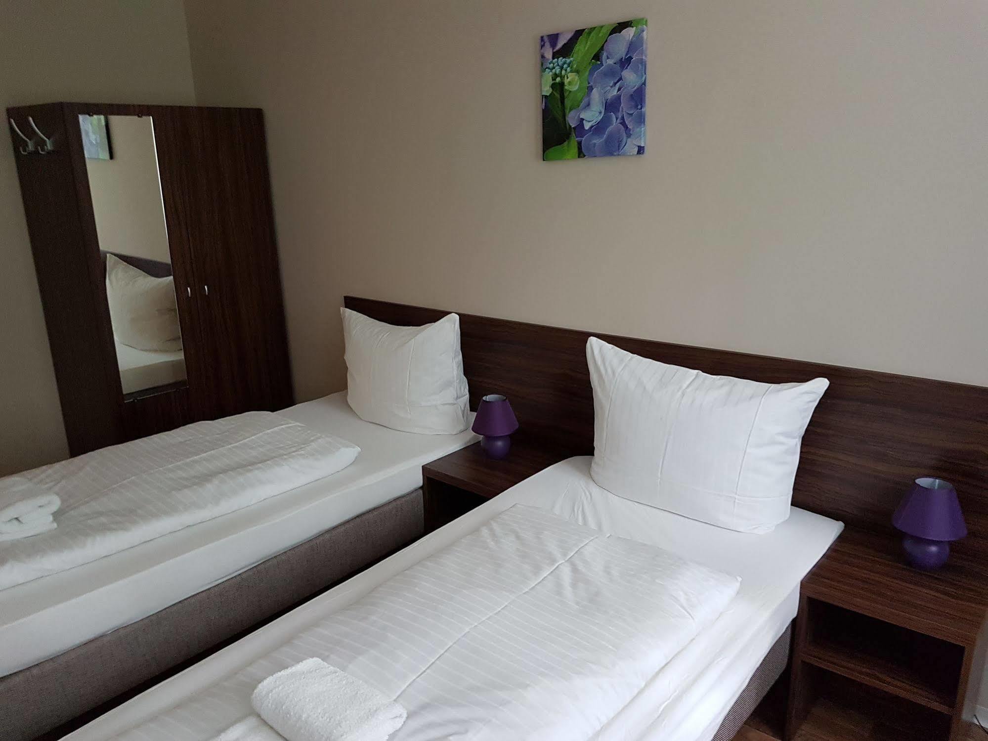 Hotel Pension Eberty Βερολίνο Εξωτερικό φωτογραφία