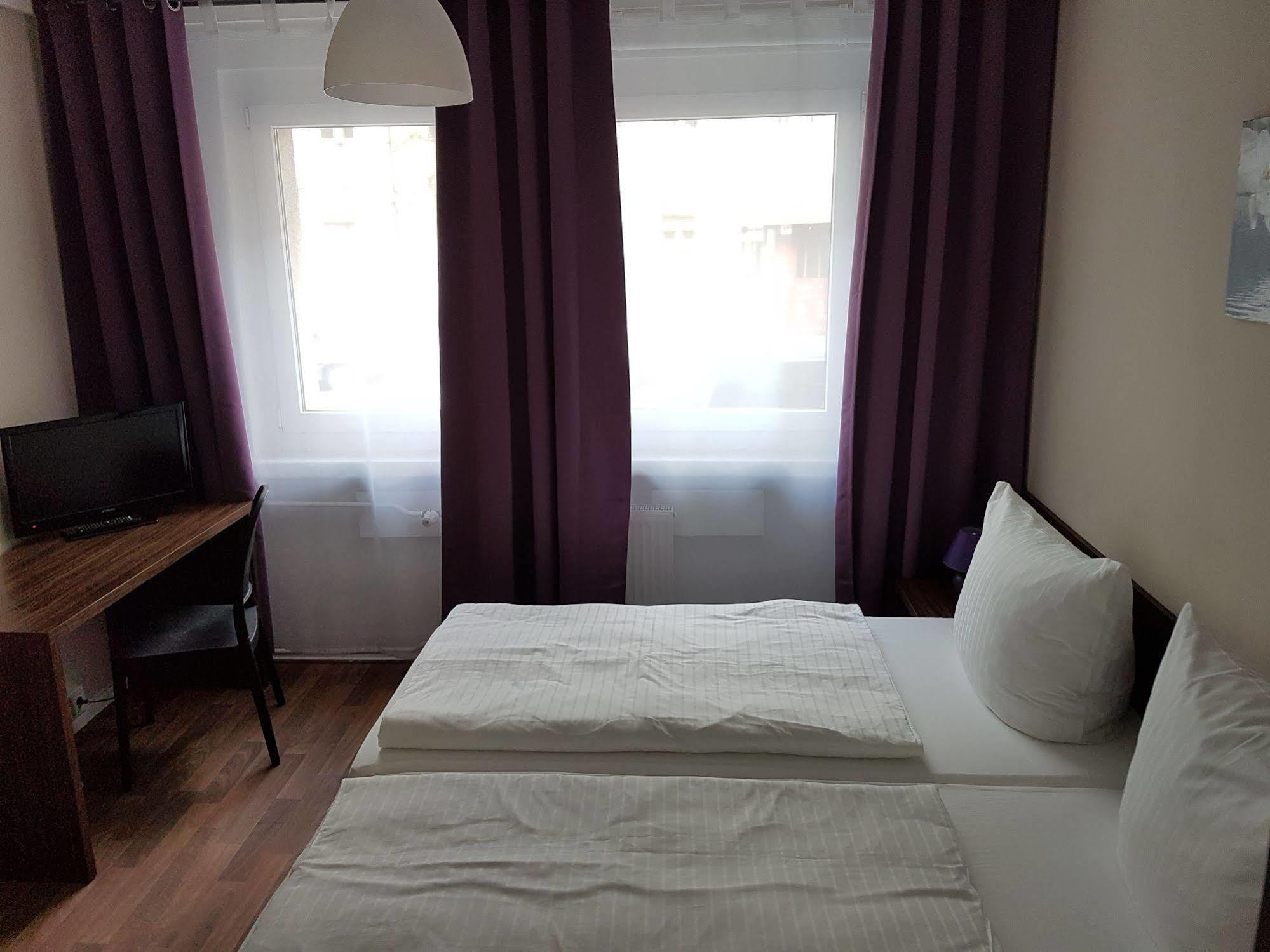Hotel Pension Eberty Βερολίνο Εξωτερικό φωτογραφία