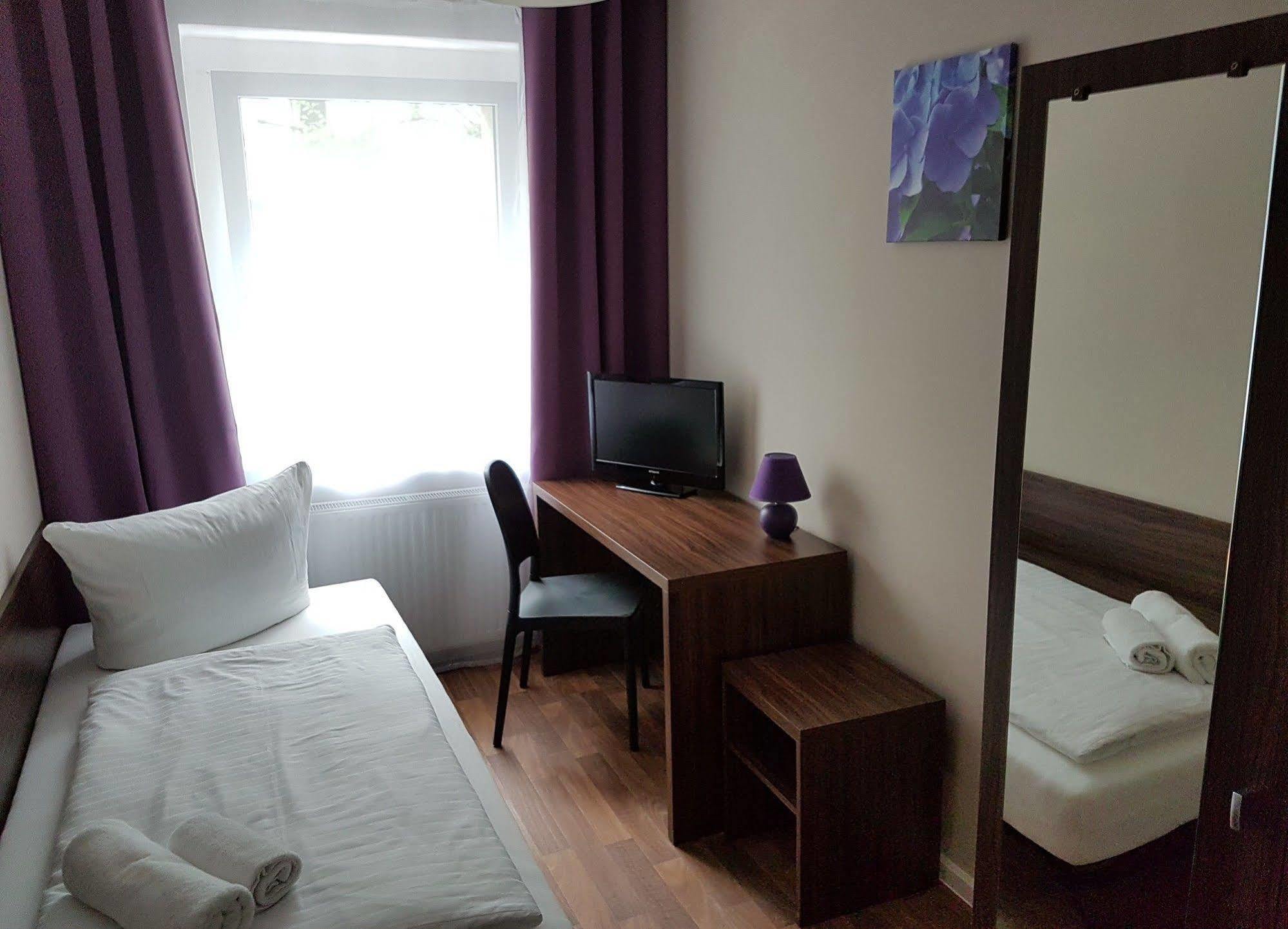 Hotel Pension Eberty Βερολίνο Εξωτερικό φωτογραφία