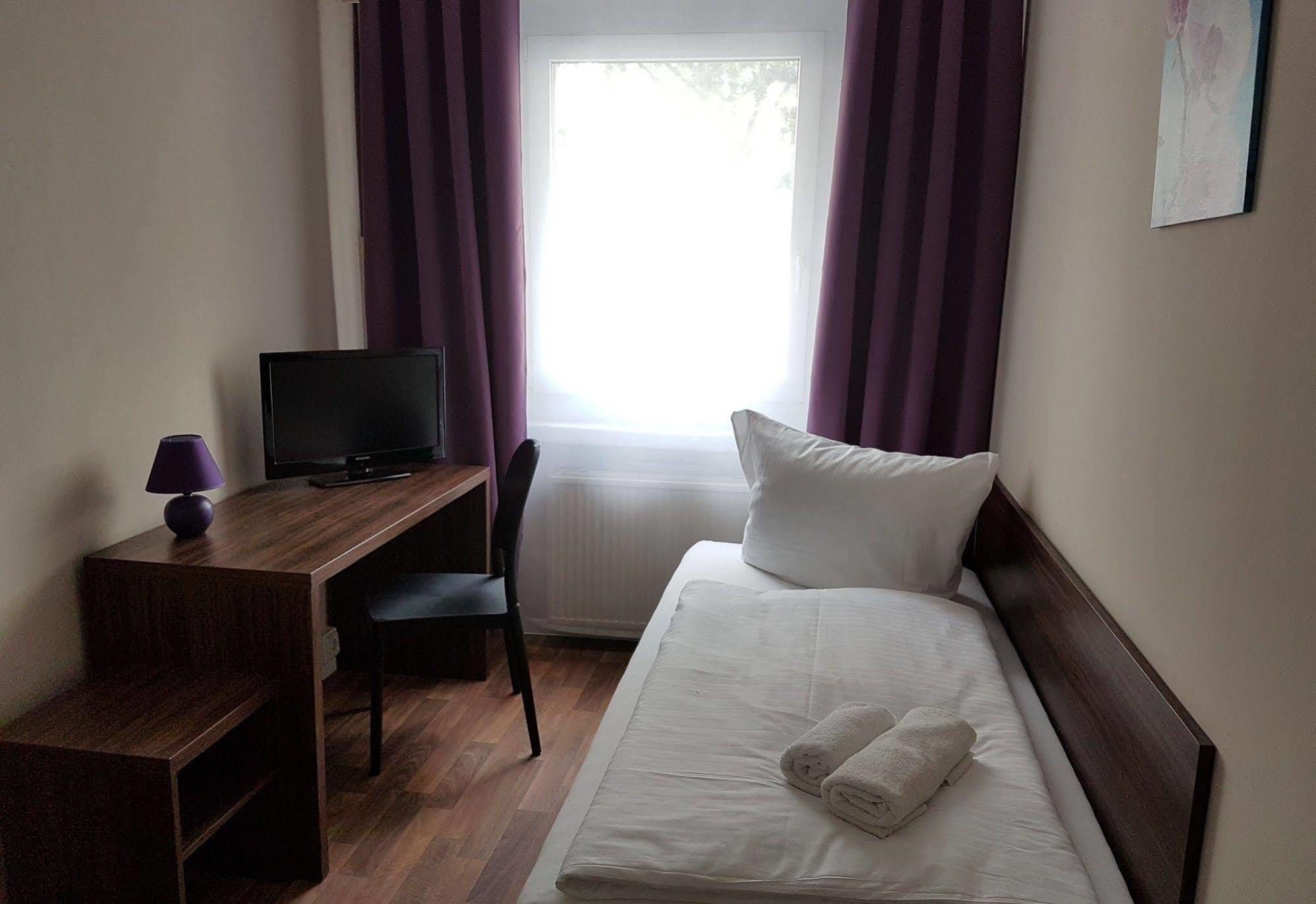 Hotel Pension Eberty Βερολίνο Εξωτερικό φωτογραφία